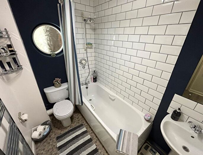 1 Bedroom Flat For Sale In Linnaeus Street, Hull, HU3