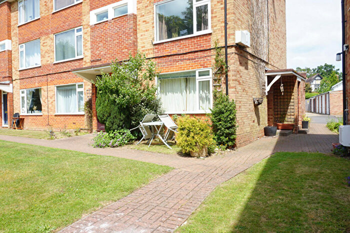 2 Bedroom Maisonette For Sale In Tupwood Lane, Caterham, CR3