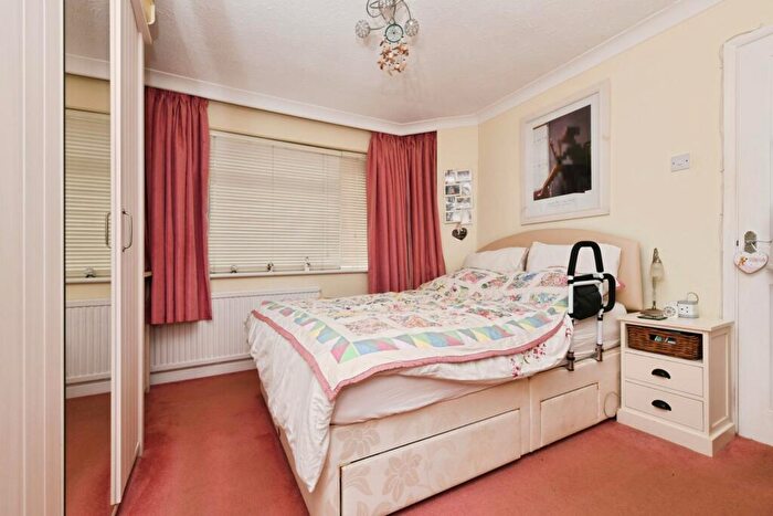 2 Bedroom Bungalow For Sale In Winbrook Close, Rayleigh, Essex, SS6
