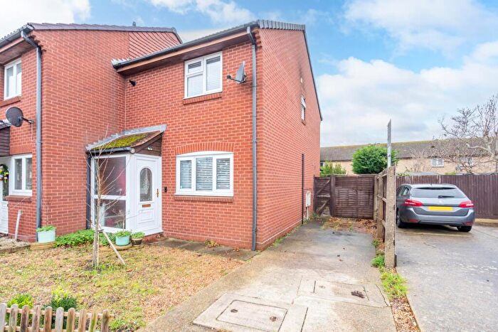 3 Bedroom End Of Terrace House For Sale In Montgomery Drive, Middleton-on-Sea, Bognor Regis, PO22