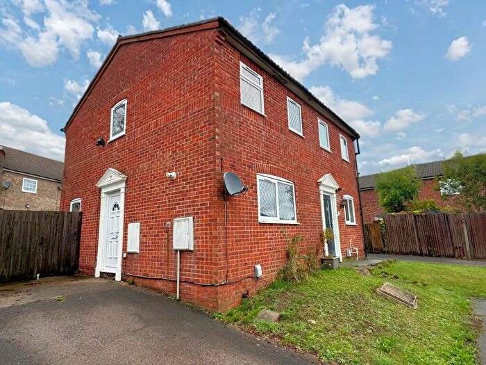 2 Bedroom Semi-Detached House To Rent In Lindsey Road, Luton, LU2