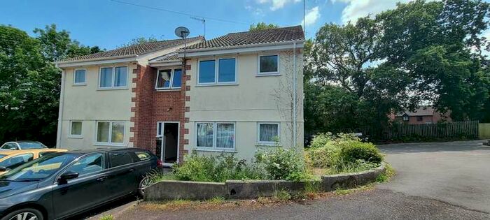 2 Bedroom Flat To Rent In Bubwith Close, Chard, TA20