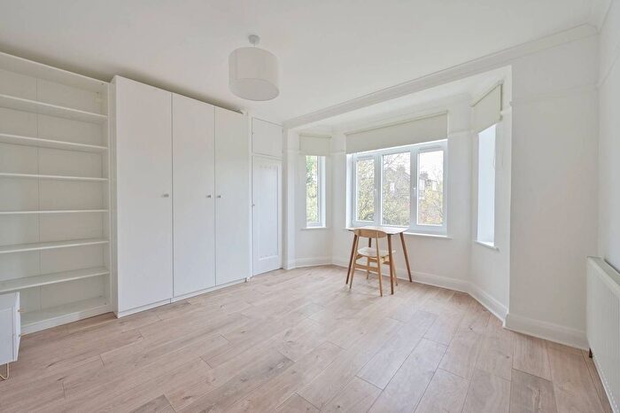 2 Bedroom Flat To Rent In Woodside, Wimbledon, London, SW19