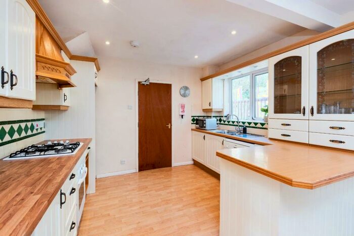 5 Bedroom End Of Terrace House To Rent In Ivy Avenue, Bath, BA2