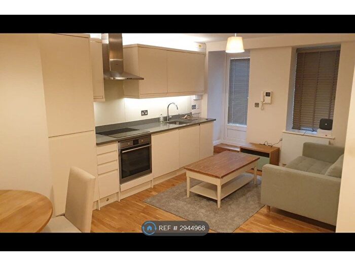 Studio To Rent In Balham High Road, London, SW17