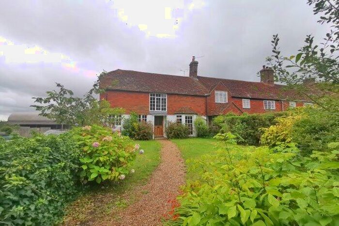 4 Bedroom Semi-Detached House To Rent In Ewhurst Green, Robertsbridge, TN32