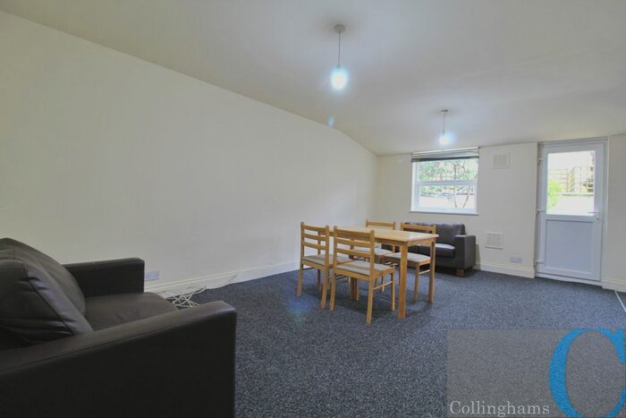 2 Bedroom Flat To Rent In Tooting Bec Road, Tooting, SW17