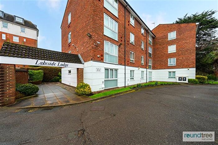 2 Bedroom Flat To Rent In Lakeside Lodge, Bridge Lane, Golders Green, NW11