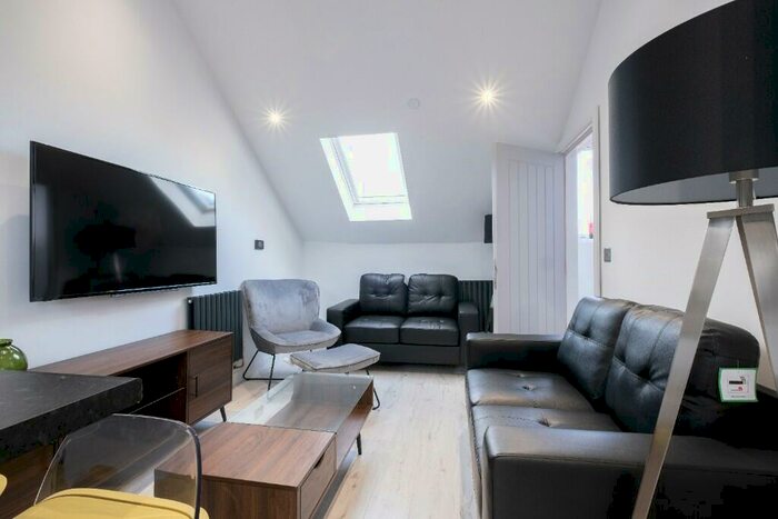 6 Bedroom Flat To Rent In St. Albans Road, Swansea, Wales, SA2