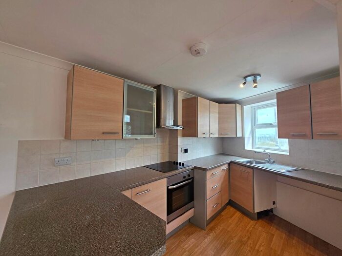 2 Bedroom Flat To Rent In Bitton Park Road, Teignmouth, TQ14
