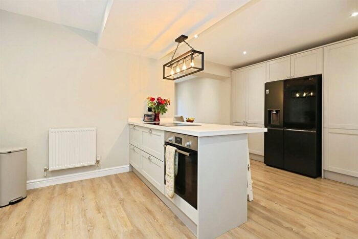 3 Bedroom Semi Detached House For Sale In Barn Close, Halesowen, B63