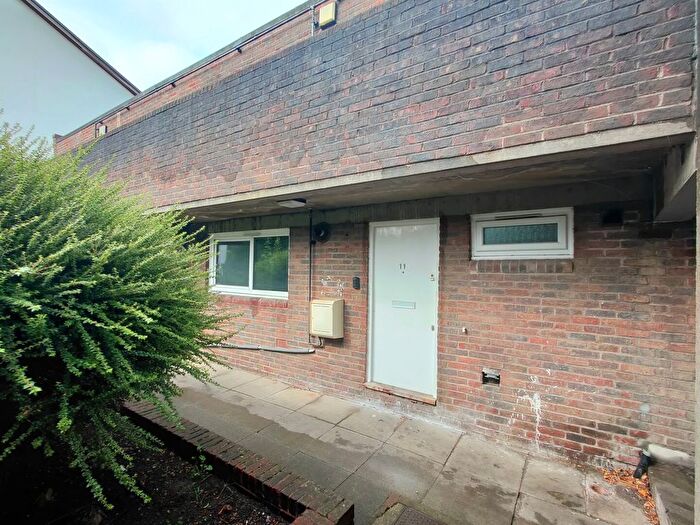 1 Bedroom Flat To Rent In Dawson Close, Woolwich, Greater London, SE18