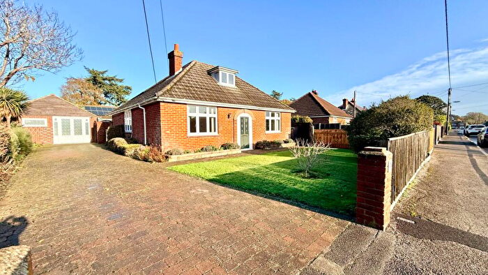 4 Bedroom Detached House For Sale In Lodge Road, Pennington, Lymington, SO41