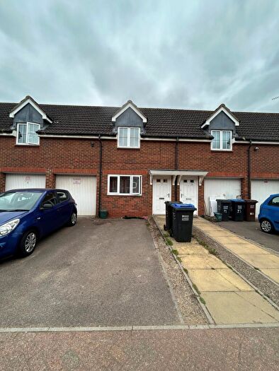 2 Bedroom House To Rent In Tiger Moth Way, Hatfield, AL10