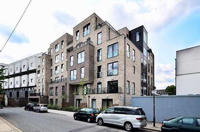 1 Bedroom Flat To Rent In Axio Way, Bow, London, E3