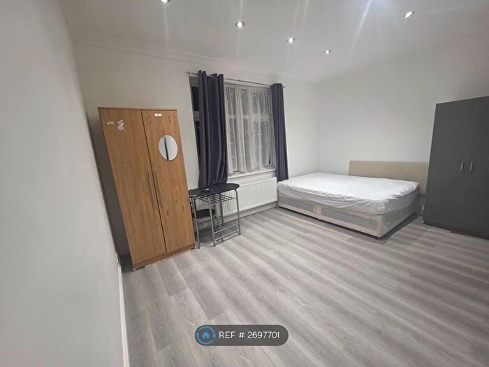 Studio To Rent In Ashurst Drive, Ilford, IG6