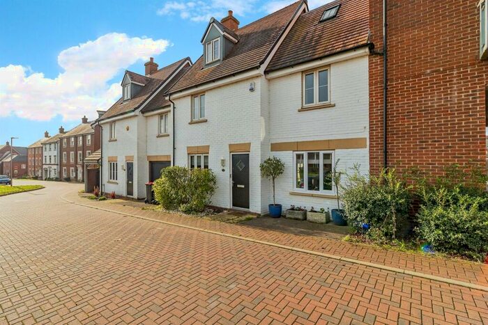 5 Bedroom Terraced House To Rent In Honduras Gardens, Bletchley, Milton Keynes, MK3