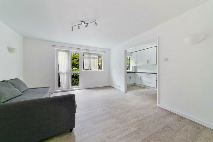 3 Bedroom Apartment To Rent In Bishops Court, Croydon Croydon, CR0