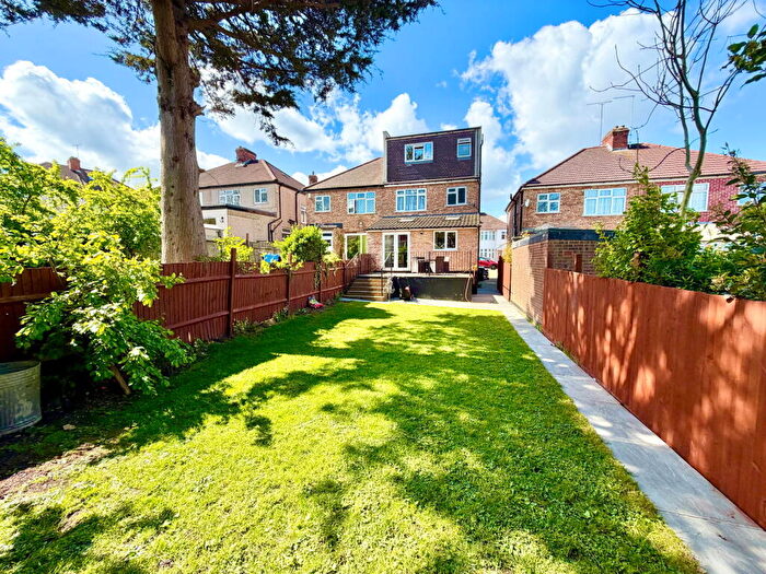 4 Bedroom Semi-Detached House For Sale In St. Georges Avenue, Kingsbury, London, NW9