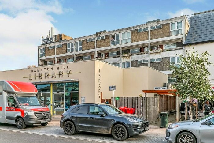 3 Bedroom Flat To Rent In Park Gate Court High Street, Hampton Hill, Hampton, Middlesex, TW12