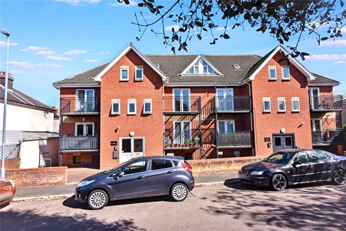 1 Bedroom Flat For Sale In Stour Road, Harwich, Essex, CO12