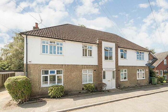 2 Bedroom Flat To Rent In Dallington Close, Hersham, KT12
