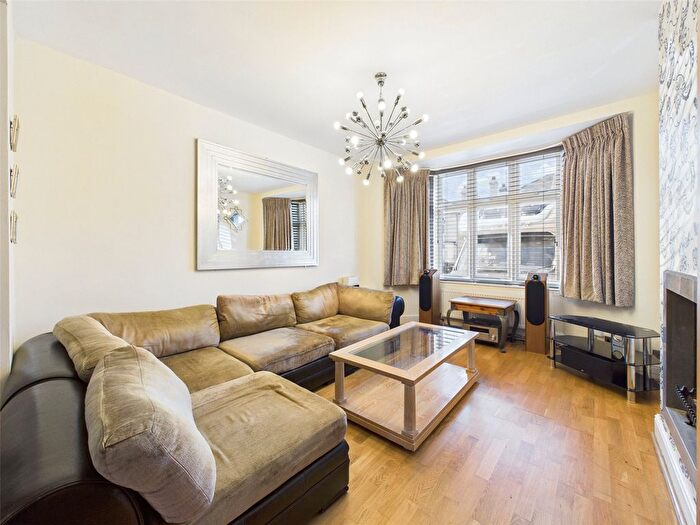 3 Bedroom Terraced House To Rent In Clitherow Road, Middlesex, TW8