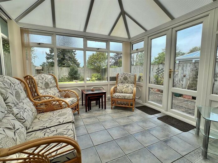 4 Bedroom Detached House For Sale In Newbery Close, Axminster, EX13