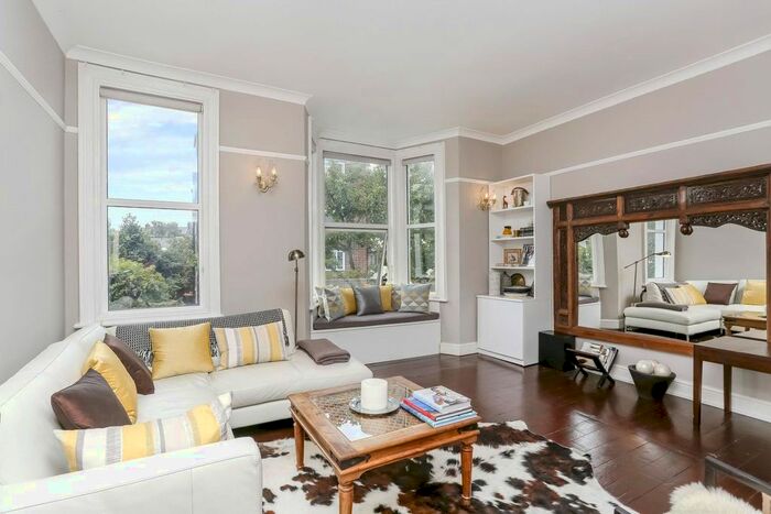 3 Bedroom Flat To Rent In Brewster Gardens, London, W10