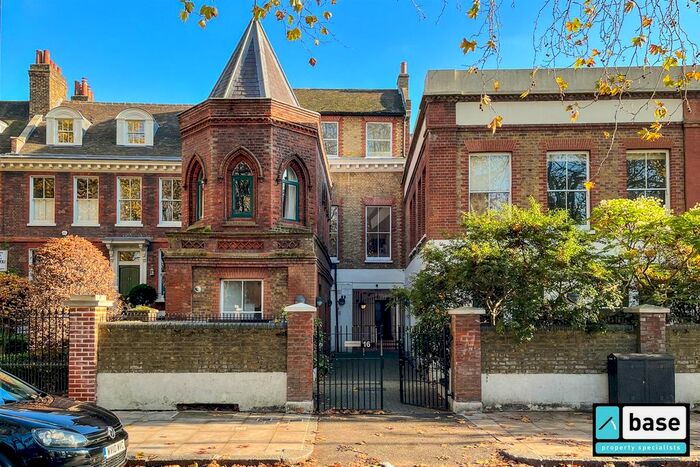 2 Bedroom Flat To Rent In Victoria Park Square, London, E2