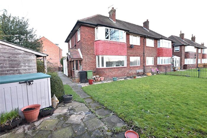 2 Bedroom Flat For Sale In Temple Court, Leeds, West Yorkshire, LS15