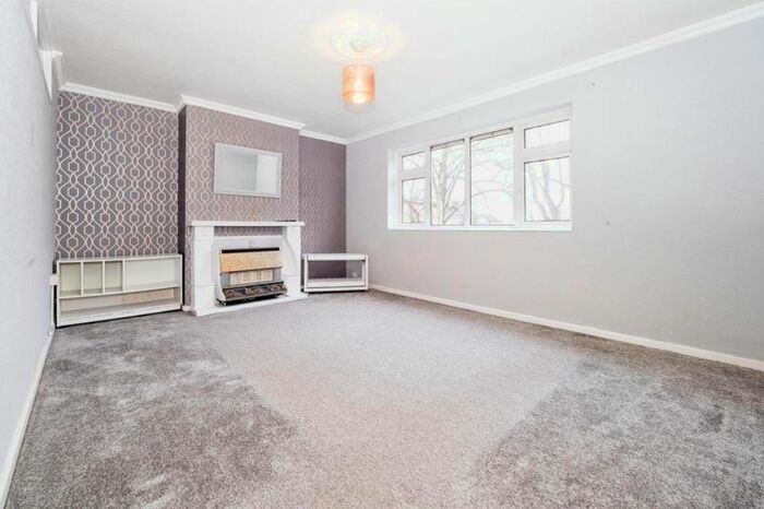 3 Bedroom Flat To Rent In Cranbrook Road, Ilford, IG6