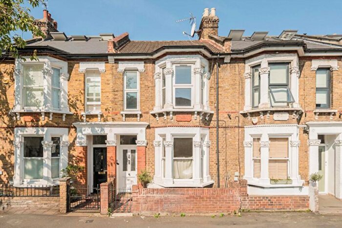 2 Bedroom Flat To Rent In Dayton Grove, Peckham, SE15