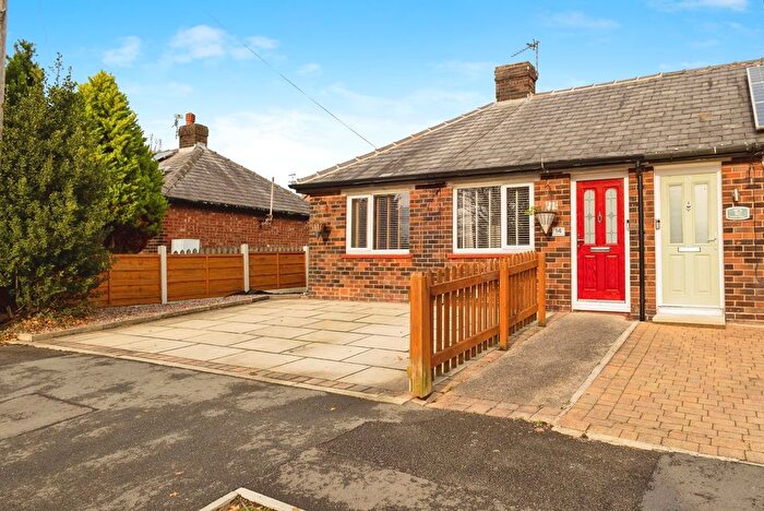 1 Bedroom Bungalow For Sale In Stamford Grove, Stalybridge, Greater Manchester, SK15