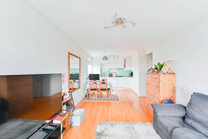 2 Bedroom Flat For Sale In Park South, Austin Road, Battersea, London, SW11