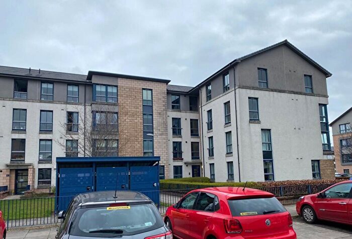 2 Bedroom Apartment To Rent In Ritz Place, Oatlands, G5