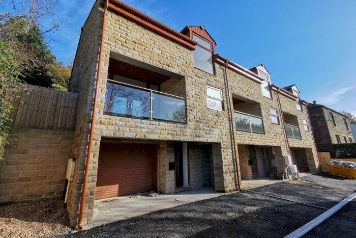 3 Bedroom Property To Rent In Earlsheaton, Dewsbury WF12