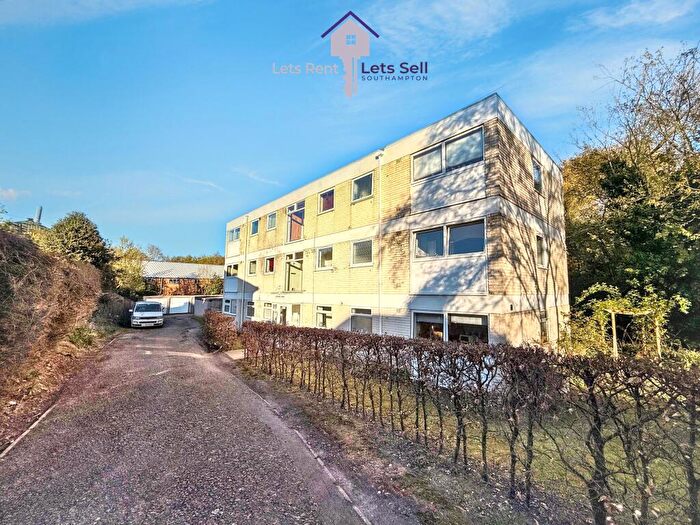 2 Bedroom Flat For Sale In Lawrence Grove, SO19