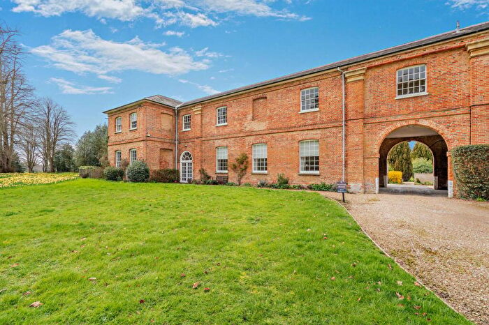 2 Bedroom Apartment For Sale In Swallowfield Park, Swallowfield, Reading, RG7