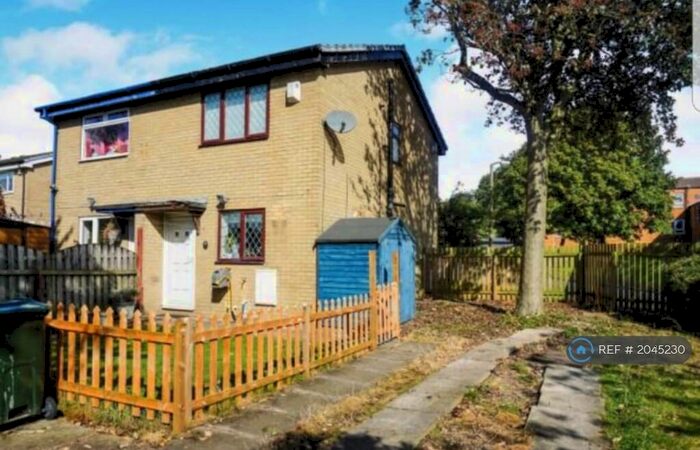 2 Bedroom Semi-Detached House To Rent In Low Moor, Bradford, BD12