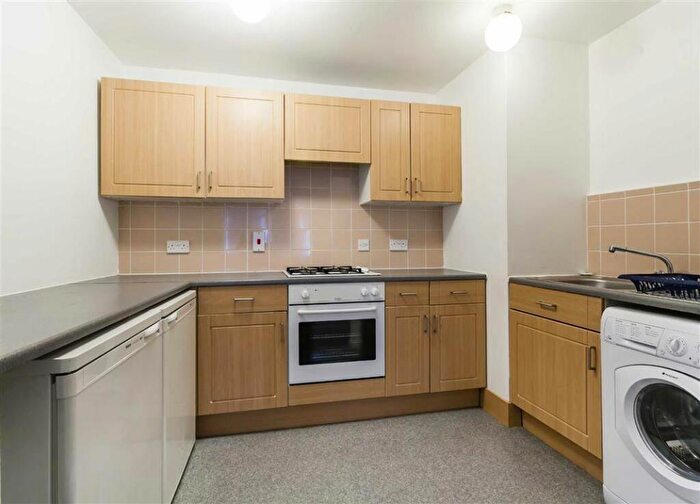 2 Bedroom Flat To Rent In Bethnal Green Road, City View House, E2