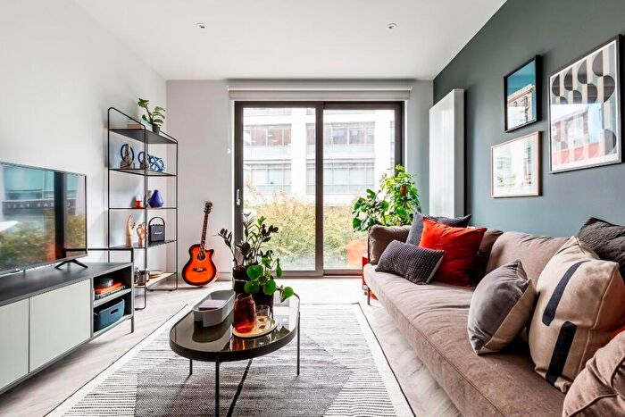 1 Bedroom Apartment To Rent In Dovetail, Box Makers Yard, BS2