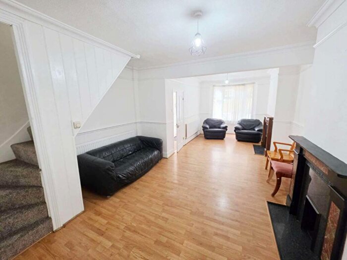 2 Bedroom Terraced House To Rent In Jedburgh Road, Plaistow, Newham, London, E13