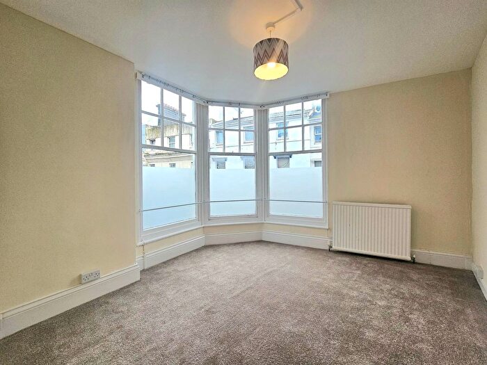 2 Bedroom Flat To Rent In Palace Avenue, Paignton, TQ3