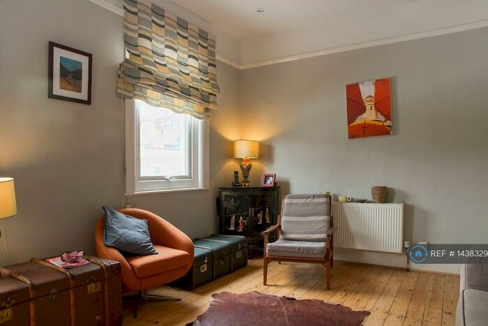 2 Bedroom Maisonette To Rent In Camberwell New Road, London, SE5