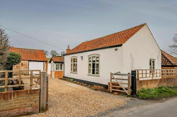 2 Bedroom Cottage To Rent In Upper Street, Salhouse, NR13