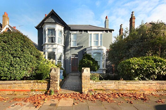 1 Bedroom Flat For Sale In Rosemont Road, London, W3