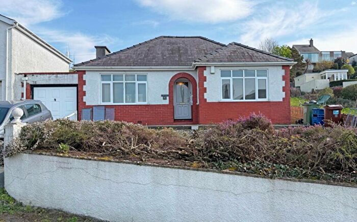 2 Bedroom Link Detached House For Sale In Bangor Road, Caernarfon, Gwynedd, LL55