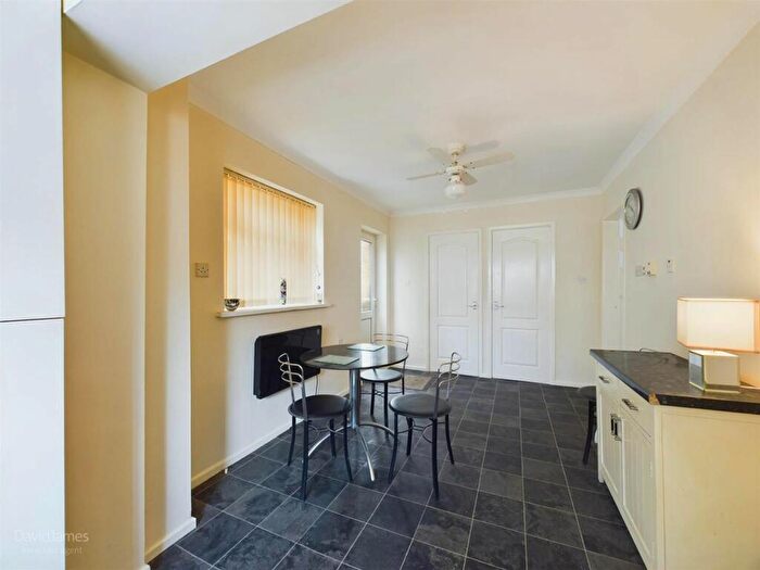 3 Bedroom Detached House For Sale In Dale Farm Avenue, Sneinton, Nottingham, NG3