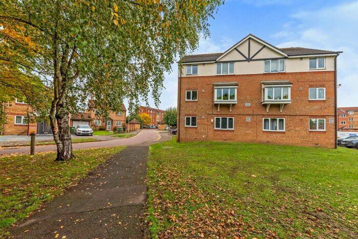 2 Bedroom Flat To Rent In Himalayan Way, Watford, WD18